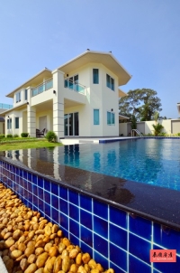 泰国芭提雅绿色田园私人泳池别墅