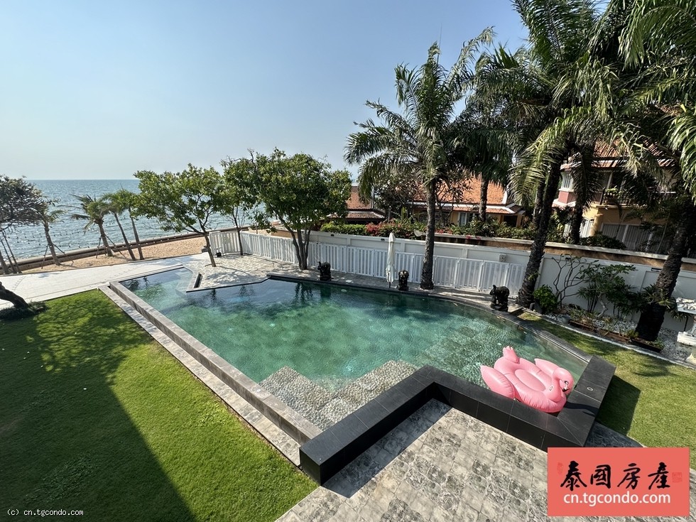 泰国芭堤雅滨海一线海景泳池别墅出售，占地1200平米带私人沙滩