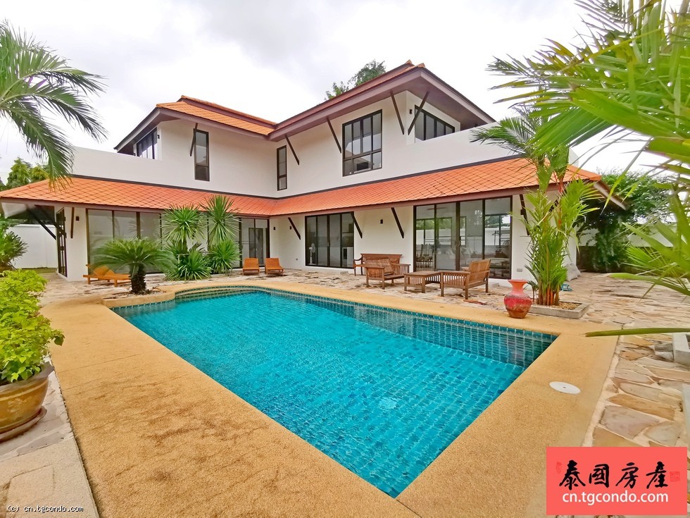 泰国芭堤雅大型现代热带风情泳池别墅，占地900平米